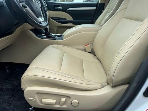 Blizzard Pearl 2017 Toyota Highlander XLE