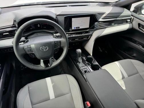 Ice Cap 2025 Toyota Camry SE