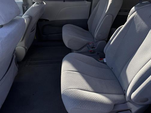 2011 Toyota Sienna LE