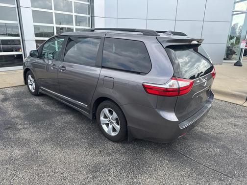 2019 Toyota Sienna LE