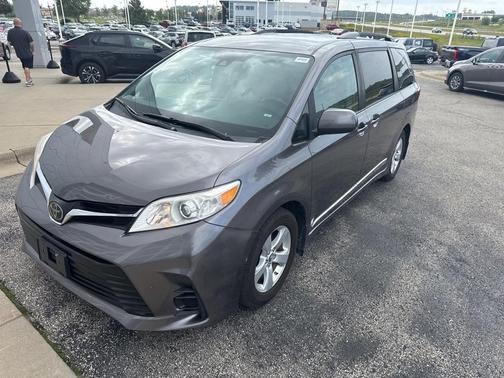 2019 Toyota Sienna LE