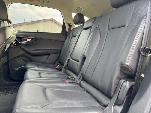 Glacier White Metallic 2019 Audi Q7 55 Prestige