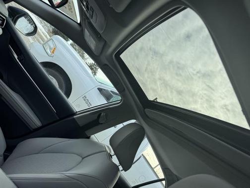 2024 Toyota Camry Hybrid SE