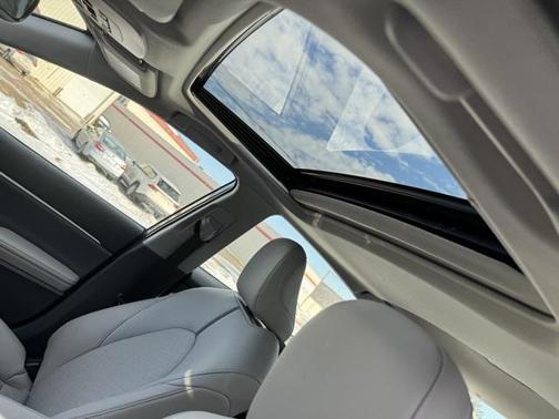 2024 Toyota Camry Hybrid SE