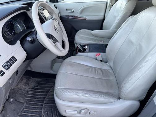 2014 Toyota Sienna XLE