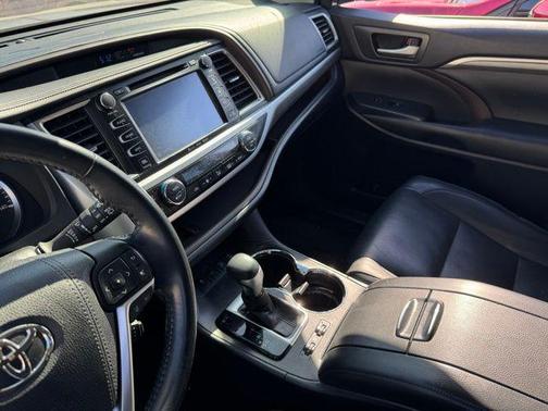 Ooh La La Rouge Mica 2018 Toyota Highlander Limited