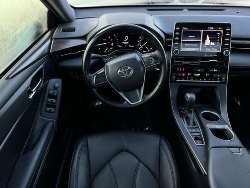 2019 Toyota Avalon XLE