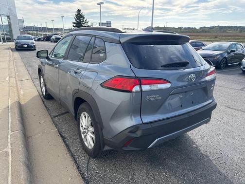2022 Toyota Corolla Cross LE