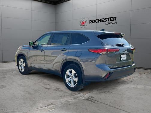 Magnetic Gray Metallic 2023 Toyota Highlander L