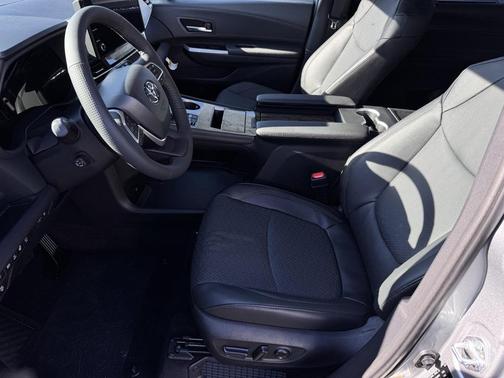 2025 Toyota Sienna Platinum