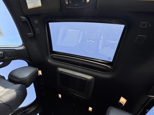 2025 Toyota Sienna Platinum