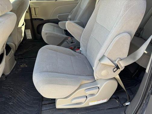 Shoreline Blue Pearl 2016 Toyota Sienna LE