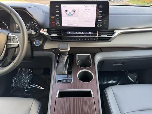 2022 Toyota Sienna XLE 7 Passenger