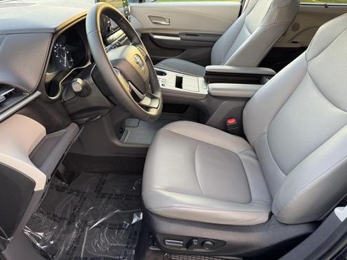 2022 Toyota Sienna XLE 7 Passenger
