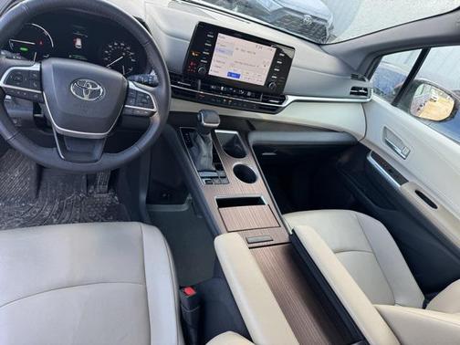 2021 Toyota Sienna XLE 7 Passenger