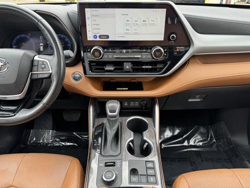 2023 Toyota Highlander Platinum
