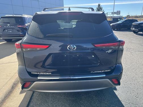 2023 Toyota Highlander Platinum
