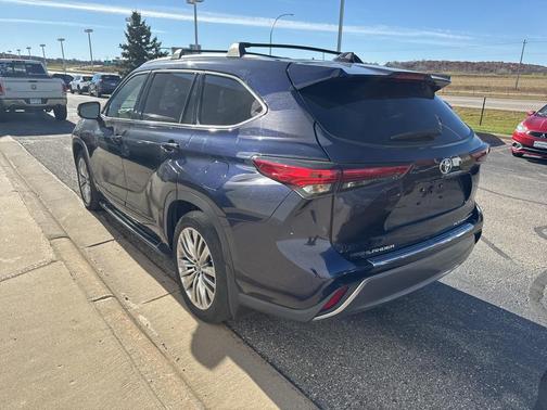 2023 Toyota Highlander Platinum
