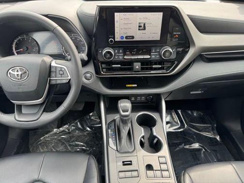 Wind Chill Pearl 2023 Toyota Highlander XLE