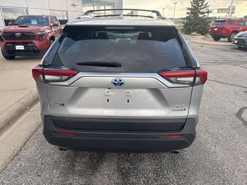 2022 Toyota RAV4 Hybrid XLE