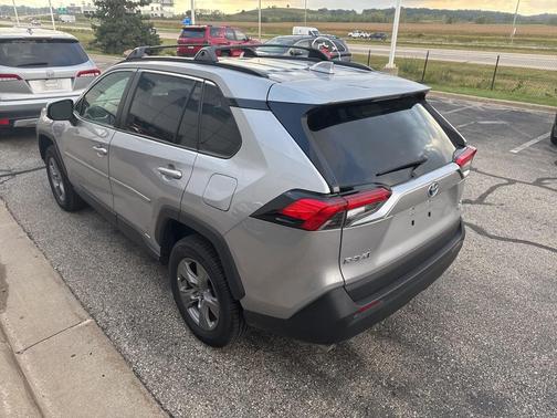 2022 Toyota RAV4 Hybrid XLE