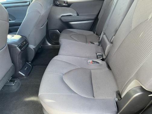 2020 Toyota Highlander LE I4