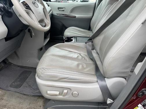2013 Toyota Sienna XLE