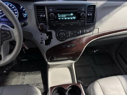 2013 Toyota Sienna XLE