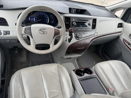 2013 Toyota Sienna XLE