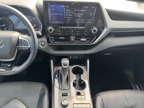 2022 Toyota Highlander Platinum