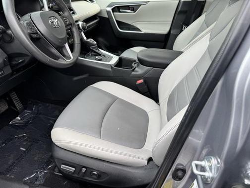 2023 Toyota RAV4 Hybrid XLE Premium