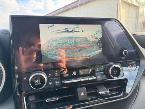 Magnetic Gray Metallic 2023 Toyota Highlander XLE