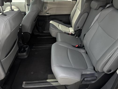 2024 Toyota Sienna XLE 8 Passenger
