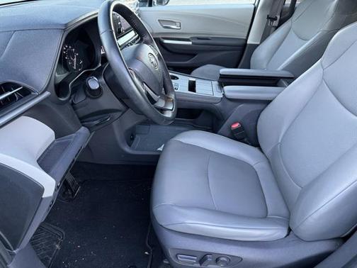 2021 Toyota Sienna XLE 7 Passenger