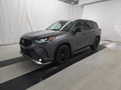 Magnetic Gray Metallic 2023 Toyota Highlander XSE