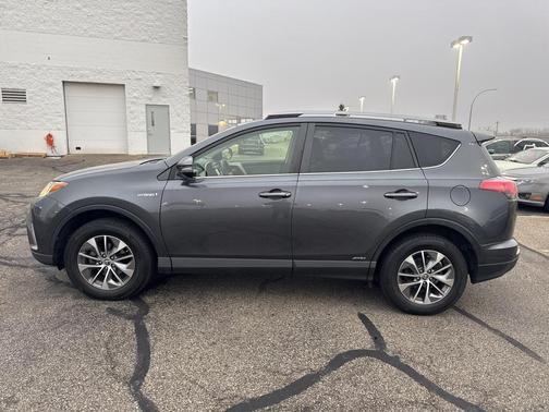 2017 Toyota RAV4 Hybrid XLE