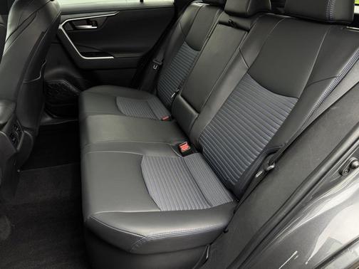 2023 Toyota RAV4 Hybrid SE