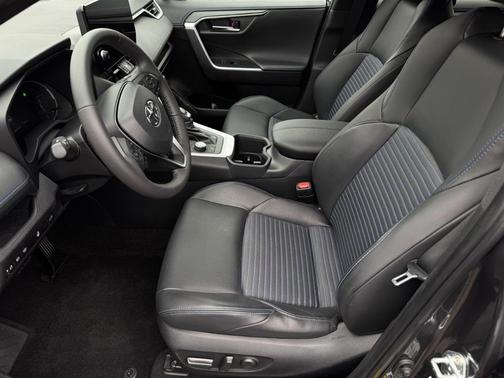 2023 Toyota RAV4 Hybrid SE