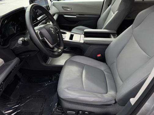 2023 Toyota Sienna XLE 8 Passenger
