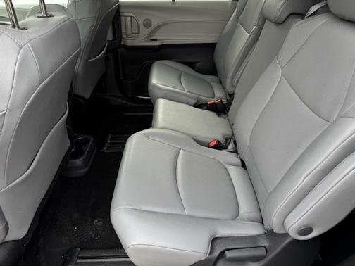 2023 Toyota Sienna XLE 8 Passenger
