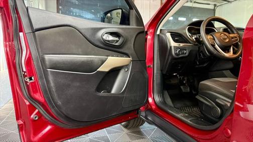 2017 Jeep Cherokee Sport