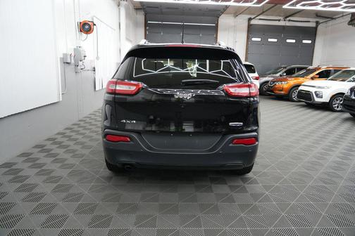 2017 Jeep Cherokee Sport