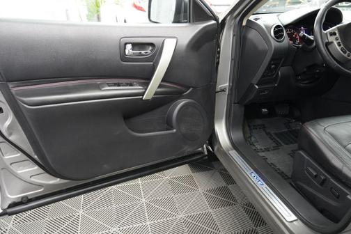 2012 Nissan Rogue SV w/SL Pkg