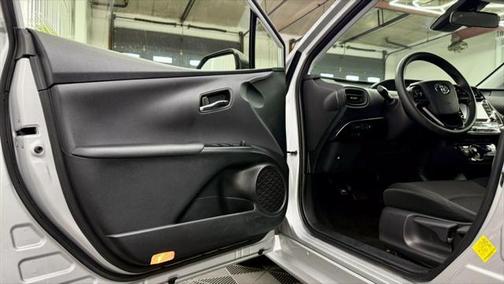 2022 Toyota Prius L