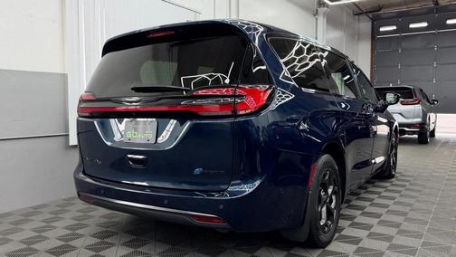 Fathom Blue Pearlcoat 2023 Chrysler Pacifica Hybrid Limited