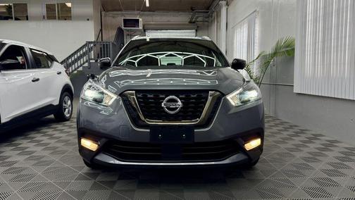 2020 Nissan Kicks SR