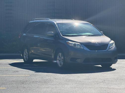 Predawn Gray Mica 2014 Toyota Sienna