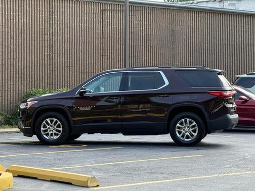 Black Cherry Metallic 2020 Chevrolet Traverse LT Cloth