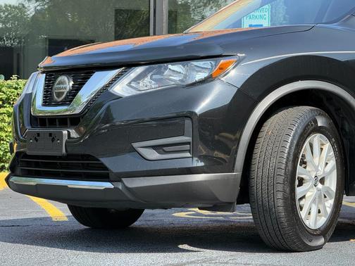 Magnetic Black 2018 Nissan Rogue SV