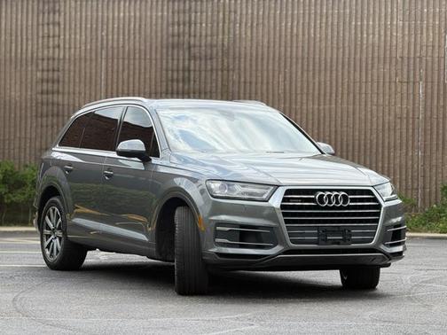 Graphite Gray Metallic 2017 Audi Q7 3.0T Premium